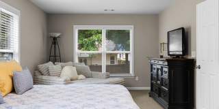 77 Lakeshore Parkway Gallery 21