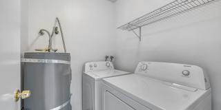 Cozy 2 Bedroom Upstairs Unit With Lots of Natural Light! Gallery 15