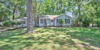 In Town Location On This Charming Cottage Gallery 1