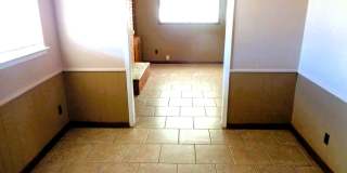 Nice Single Level Northeast Duplex With Refrigerated Air Located In Quiet Neighborhood Gallery 11