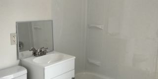 Spacious 5 Bedroom, 1 Bathroom Single-Family Home with Yard – Allentown Gallery 18