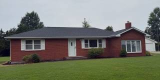 Charming 3-Bedroom, 3-Bathroom Farmhouse in Sturgeon MO Gallery 1