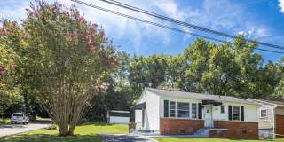 Charming 2-Bed, 1-Bath House in Prime South Knoxville | Walk to Breweries, Restaurants  Waterfront Gallery 1