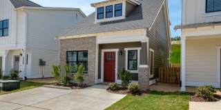Split plan with bonus office/hobby room! Gallery 1