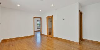 4544 N Western Avenue Gallery 16