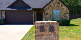 Modern 3-Bedroom 2 Bath Duplex in South Tyler Gallery 1