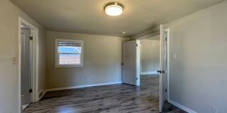 Huge 4 bedroom -A stones throw to PLU! Gallery 12