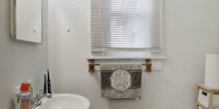 4-5 BR HOUSE on Frambes close to High St / Short term lease available Gallery 17