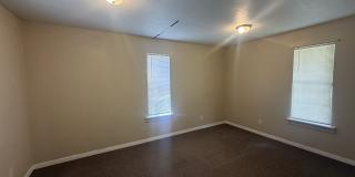 302 1/2 Burleson 302 1/2 Burleson Gallery 4