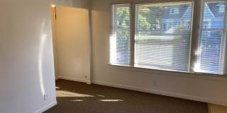 Cozy Upper Floor 2 Bedroom, 1 Bath Unit Gallery 2