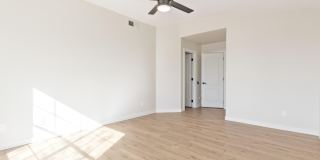 1018 W Kings Avenue Gallery 21