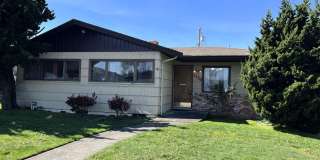 3 Bed Eureka Home With Large Fenced Yard, Deck & Views Of The Bay! Small Pets Considered Gallery 3