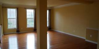 25575 AMERICA Square Gallery 8