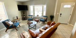 Luxurious Fully Furnished 3 Bedroom Home with Garage! Gallery 7