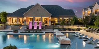 AVE Las Colinas Gallery 1