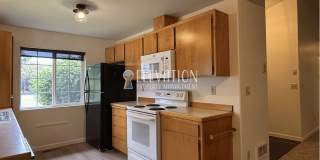 3BR single-level rancher in SE Bend with large fully-fenced backyard Gallery 10