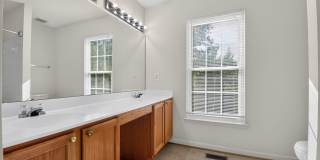 Meticulously maintained & spacious 4 Bd/2 full & 2 half bath home  Home in Dawson's Landing - Pets Welcome! Gallery 19