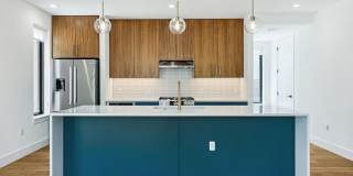 Modern 3BR + Loft in East Austin near ABP / Springdale Modern 3BR + Loft in East Austin near ABP / Springdale Gallery 1