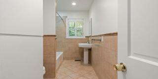 Heart of Chapel Hill! Roosevelt is ready for you!  4 bedrooms/3 bathrooms Gallery 22