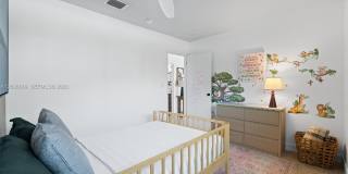 930 N 11th Ct Gallery 19