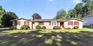 Unique 3 Bedroom Home with Large Yard & Bonus Room! Gallery 1