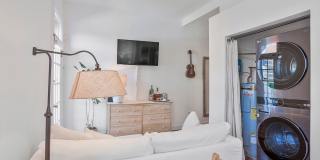 Kalorama Apartment – Renovated One-Bedroom with Private Balcony Gallery 11