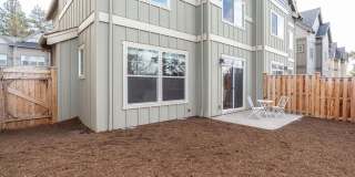 Townhome 4 blocks from the Old Mill Gallery 22