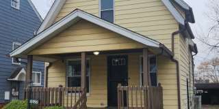 Charming 2-Bedroom Property in Prime Location Gallery 1