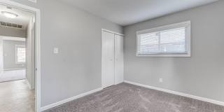 547 S Hawthorne Street Gallery 33