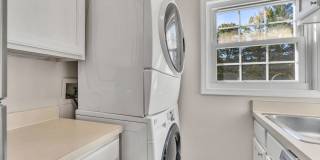 UTILITIES INCLUDED! 2 Bedroom Condo Near Huntington Station Gallery 11