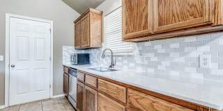 Charming home in Yukon + 3 bedrooms + 2 bathrooms Gallery 12