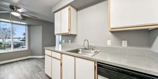 Oak Park Village Apartments Gallery 23
