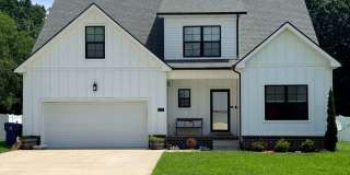 Beautiful 5-Bedroom Home with Spacious Layout & Sunroom Gallery 1