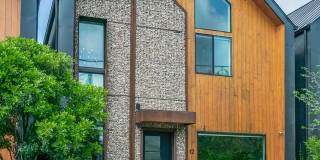 LUXURY TOWNHOME IN LONE STAR DISTRICT Gallery 1