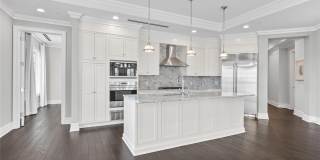 5000 Royal Court Gallery 7