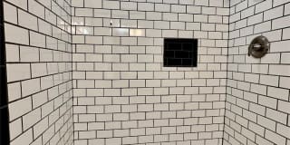 229 N Poplar Street Gallery 14