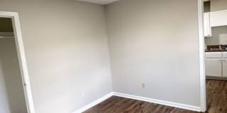 Charming Midtown 2 Bedroom - 1 Bath | Freshly Updated | Open to Section 8 Gallery 7