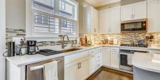 GREAT LOCATION!! Stunning 3BD/3.5BA luxury 4-level townhouse! Gallery 7