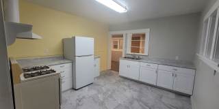 Charming 2 bed 1 bath Gallery 13