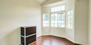 Portland Place: 2370 Portland Street - Three Bedrooms Near USC! Gallery 26