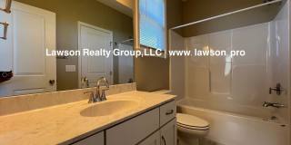 Upscale Three Bedroom in Colonial Green with Garage Upscale Three Bedroom in Colonial Green with Garage Gallery 43