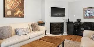 1610 n Larrabee Gallery 2