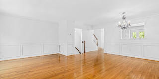 146 WASHINGTON Street Gallery 17