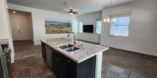 Guard-Gated Cadence | 2 Bed Single-Story Home in 55+ Community | WiFi Included Gallery 5