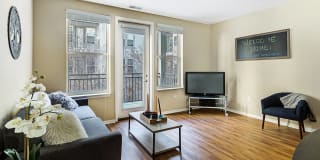 Uptown Lake Apartments Gallery 11