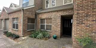 LUXURY 3-BEDROOM TOWNHOME IN ALAMO HEIGHTS Gallery 6