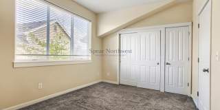 Freshly Remodeled 3-Story Townhome in a Gated Community — Blocks to MAX & Gresham Station Gallery 21