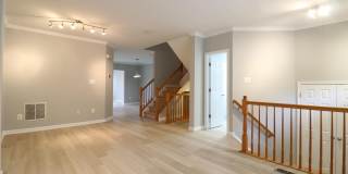 43673 SCARLET Square Gallery 4