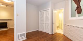Pacific Heights: 2140 Lyon St. - Remodeled Garden Apartment w/ Shared Patio One Block from the Presidio Gallery 18