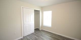 Roomy 3 Bed 2 Bath Duplex Home for Rent w Lawn Cutting Included! Gallery 11